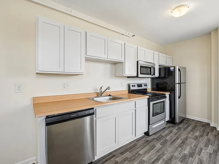 The Ashley Apartments — Photo 15