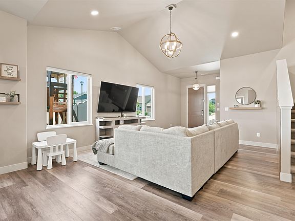 5th image of 423 Woodland Ct