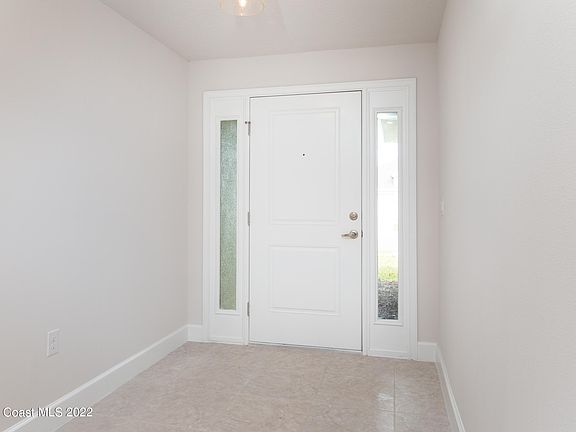 3rd image of 2033 Middlebury Dr SE