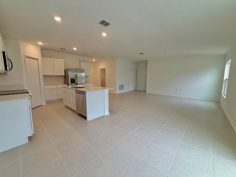 2280 Green Valley St — Photo 5