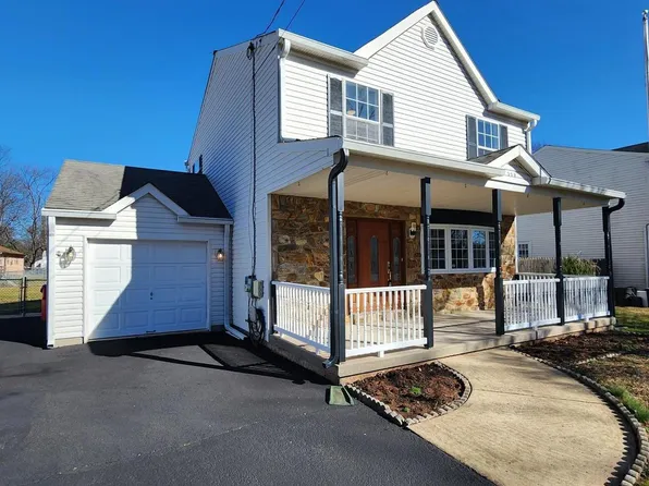 389 Grape St, Warminster, PA 18974