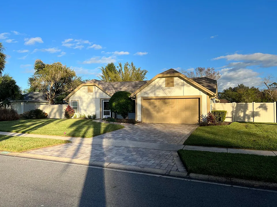 2965 Erskine Dr