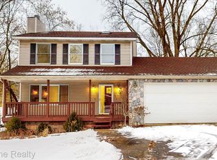 701 Miller Rd, Lake Orion, MI 48362