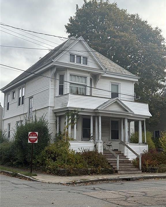 2nd image of 113 2nd St