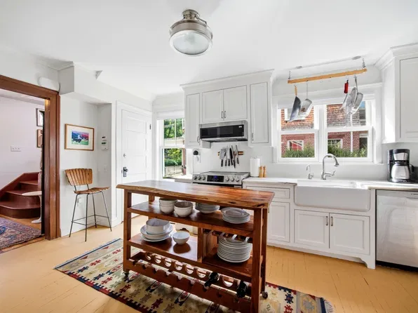 211 Crescent St, Northampton, MA 01060