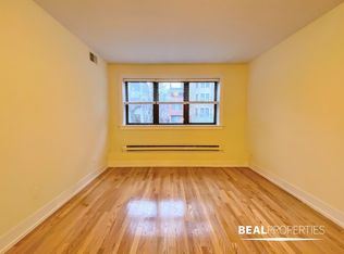 555 W Arlington Pl APT 202, Chicago, IL 60614
