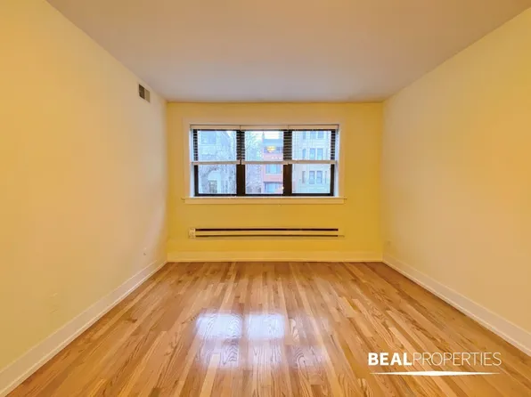 555 W Arlington Pl, Chicago, IL