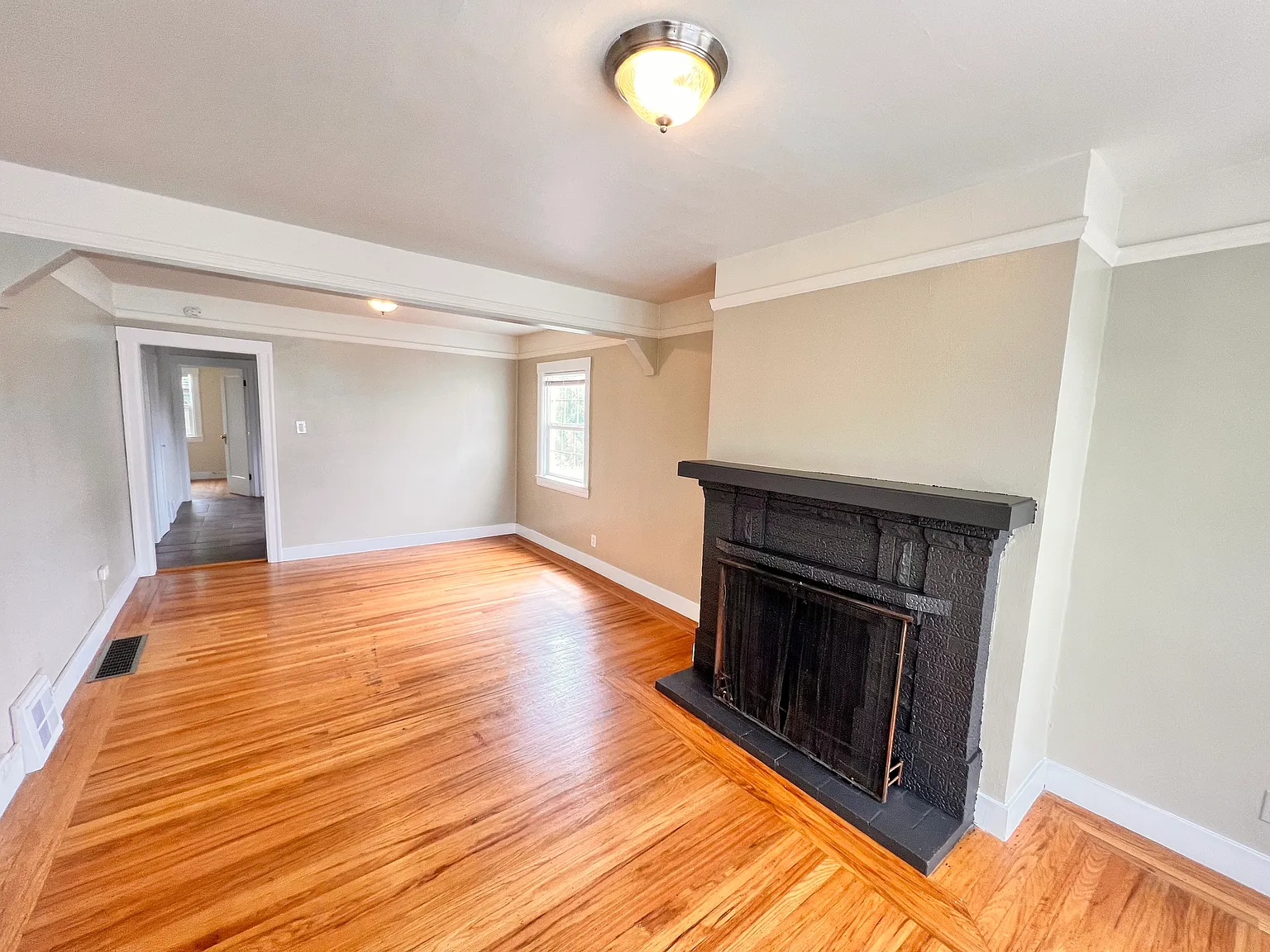 3 bed, 1.5 bath, 1100 sqft, $3,800 — Photo 1