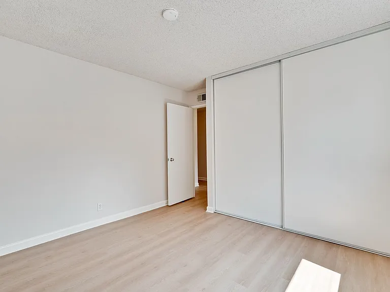 781 N Fair Oaks Ave #6 — Photo 21