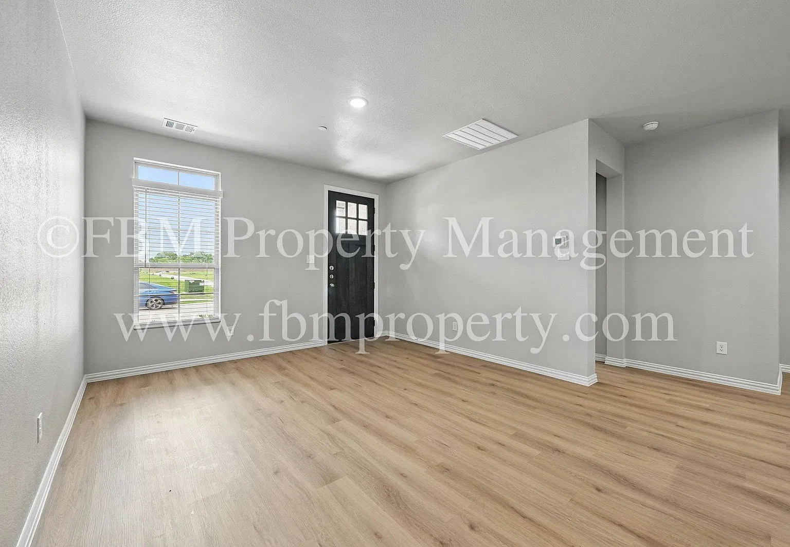 3 bed, 2.5 bath, 1214 sqft, $2,195 — Photo 2