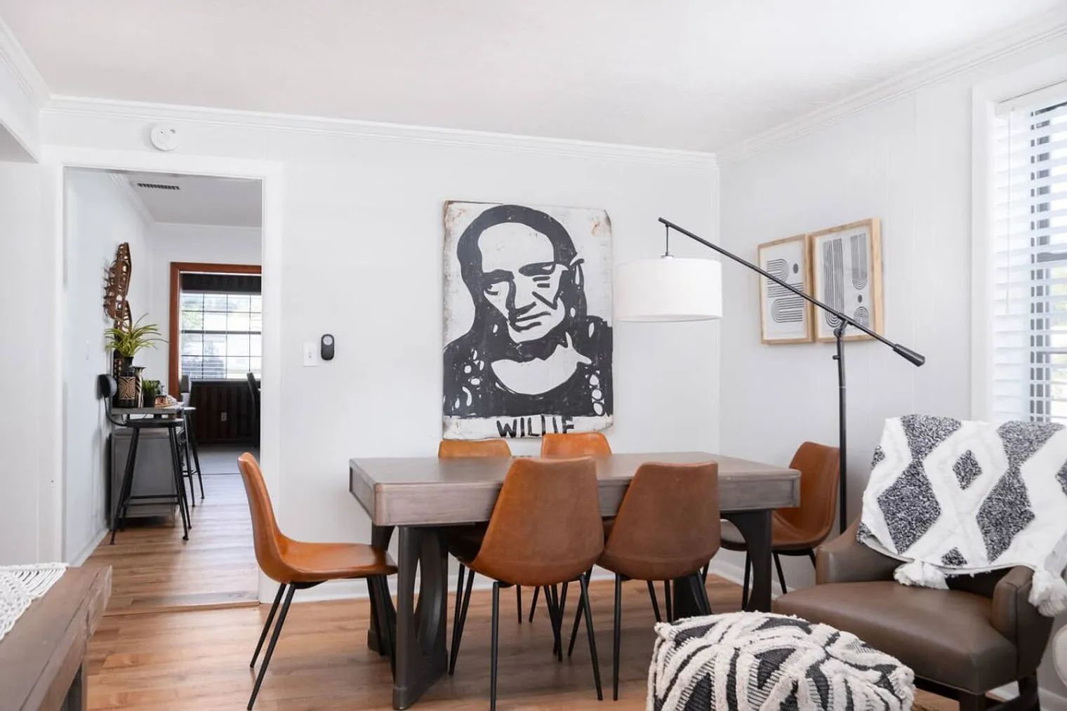 2 bed, 1.0 bath, 990 sqft, $3,679 — Photo 3