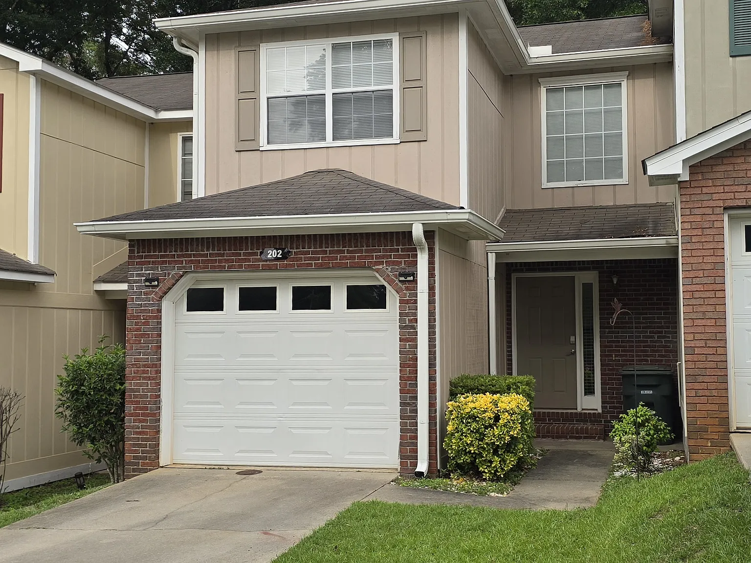 2 bed, 2.5 bath, 1369 sqft, $1,850 — Photo 3