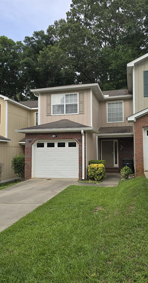 Building Photo - 202 Ridgeway Dr