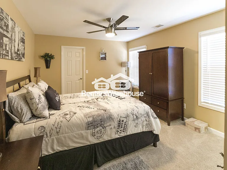 1900 Enfield Ct — Photo 34
