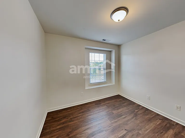 255 Plymouth Dr — Photo 12