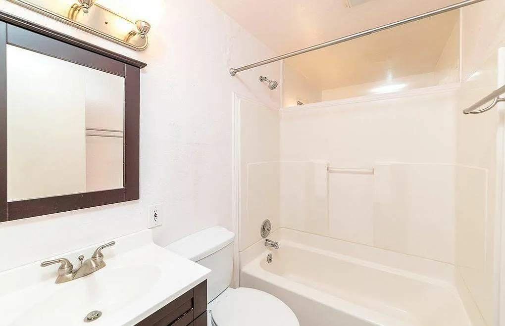 3 bed, 1.5 bath, 1240 sqft, $2,195 — Photo 4