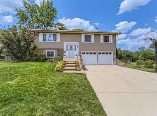 2S160 Huntington Ct, Glen Ellyn, IL 60137