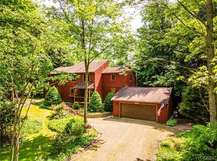 34 Woodstock Rd, Glenwood, NY