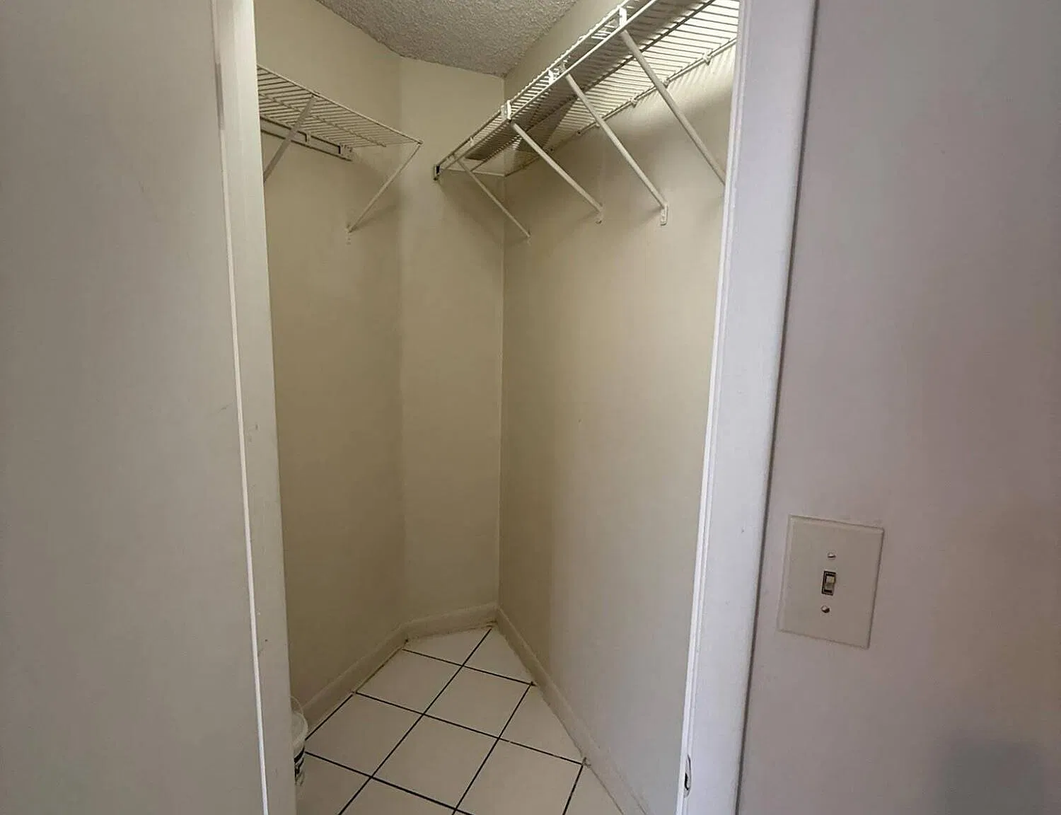 1 bed, 1.0 bath, 720 sqft, $1,600 — Photo 3