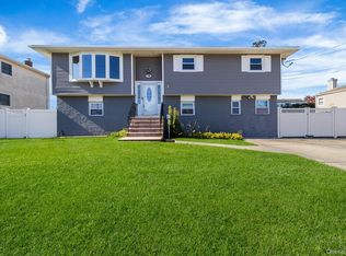 74 Venetian Promenade, Lindenhurst, NY 11757