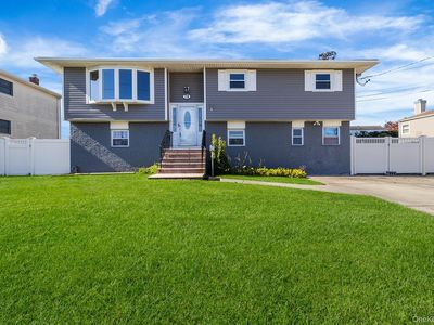 74 Venetian Prom, Lindenhurst, NY, 11757