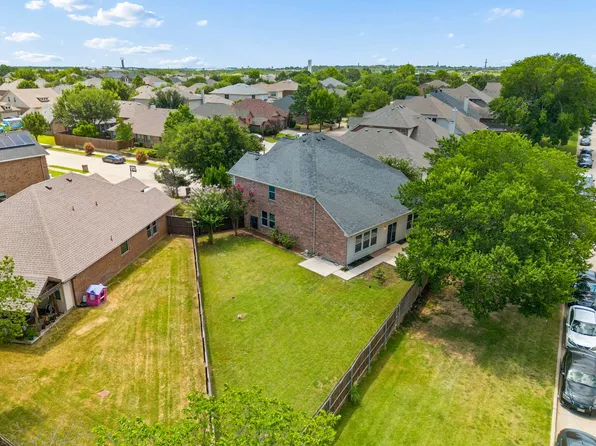 3800 Windy Point Dr, Denton, TX 76208