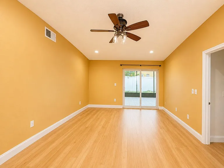 1009 Bartlett Ct — Photo 7