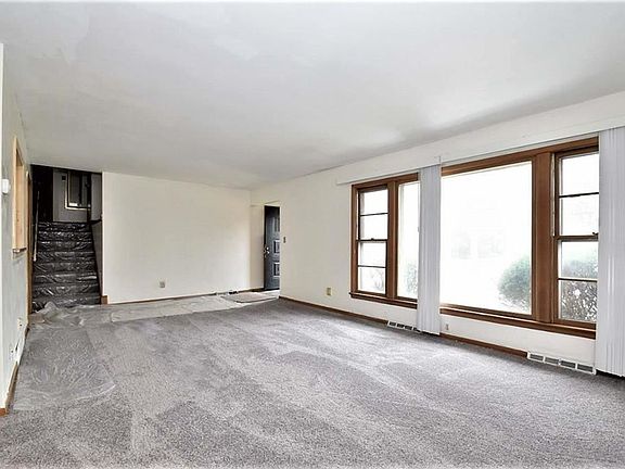 4th image of 3814 Meadowbrook Blvd