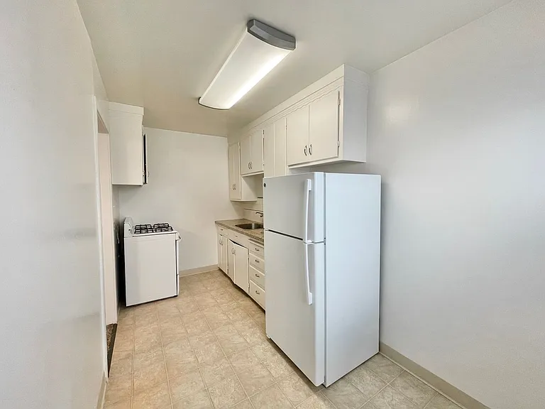 1204 P & 1601 12th St - The State House Apartments — Photo 4
