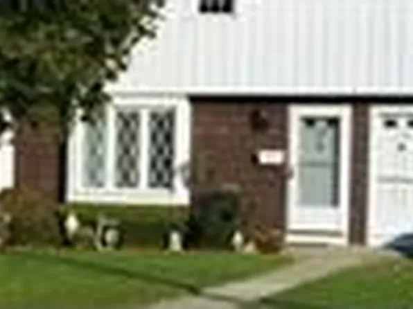 119 Blisswood Village Dr, Ludlow, MA 01056