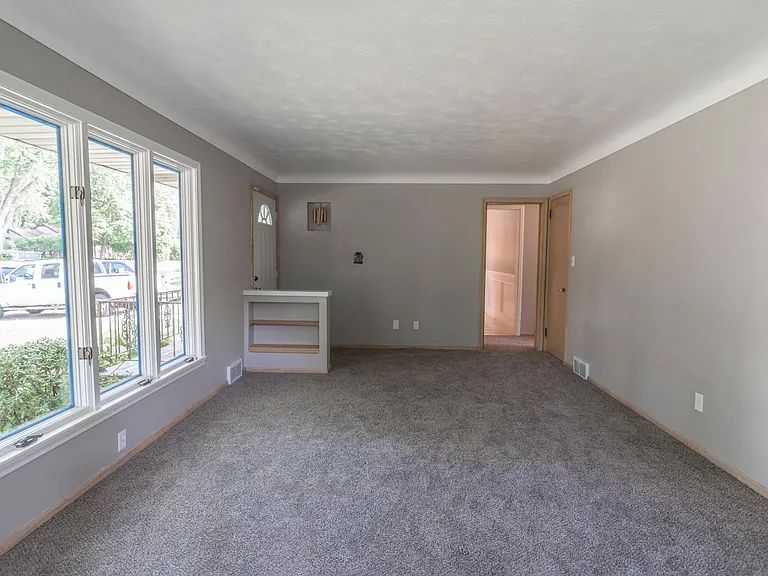 2241 Oxford St N #1 — Photo 3