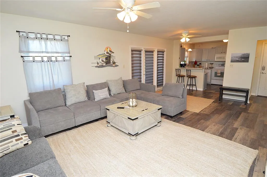 2 bed, 2.0 bath, 1018 sqft, $3,000 — Photo 4