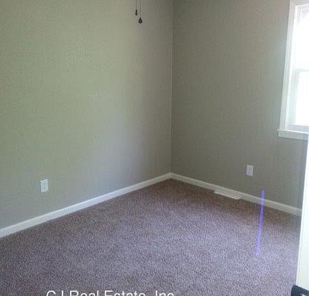 5th image of 332 N Downey Ave