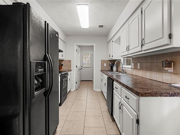 4th image of 597 Lee Road 437