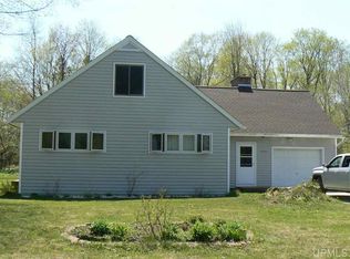 E9445 Maple St, Munising, MI 49862