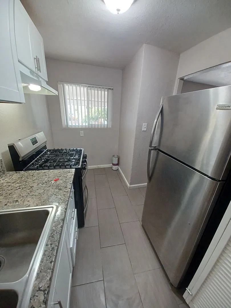 Sacramento Ave. Apartments — Photo 3