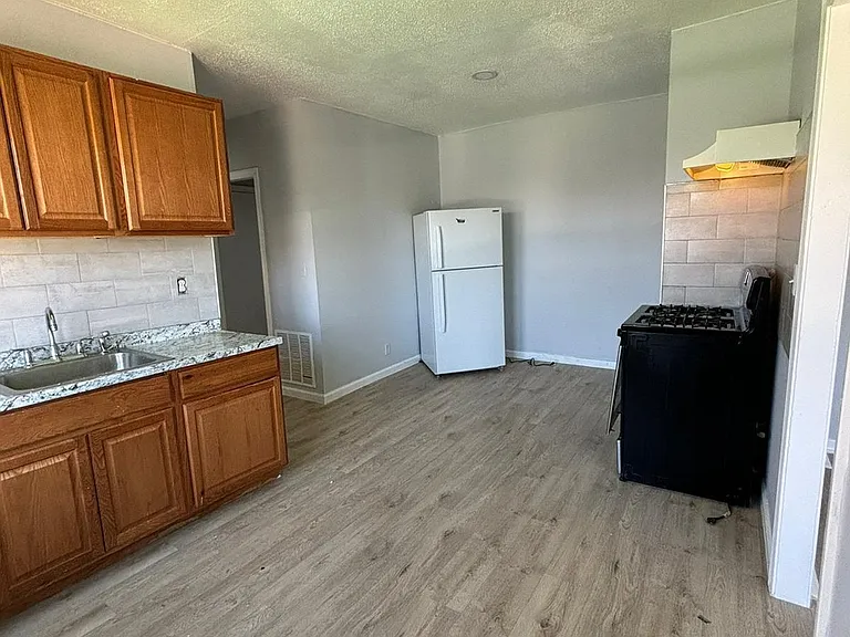 11 Hollywood St #3L — Photo 5