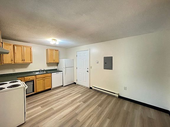 3rd image of 185 Loudon Rd APT 12