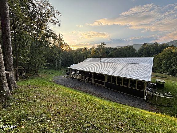 4th image of 363 Hog Lot Rd