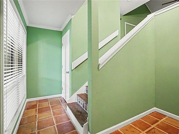4th image of 1006 Creatwood Cir SE