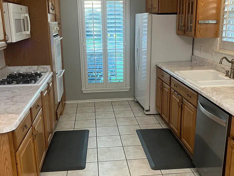 2316 Greenmeadow Dr — Photo 6
