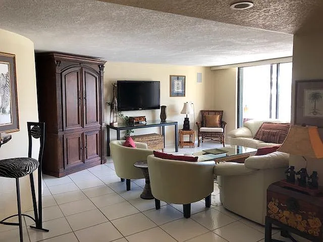 928 Boulevard Of The Arts — Photo 29