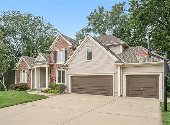 2nd image of 8110 NW Walnut Way