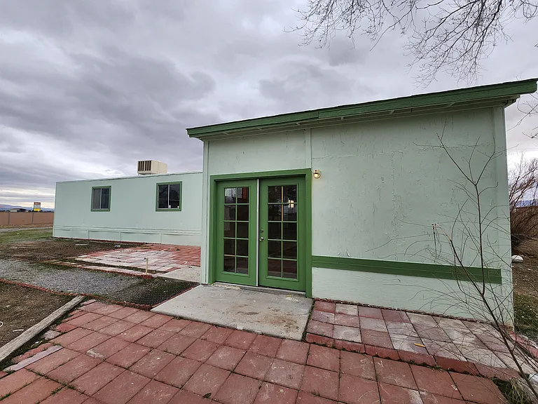 1111 W Hardy Ln #B — Photo 29