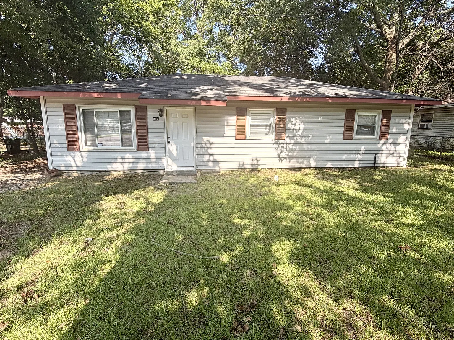 814 Crestwood Terrace - 1 — Photo 2