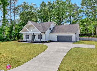 208 Pinehaven St, Laurens, SC 29360