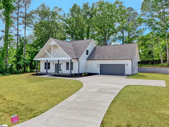 208 Pinehaven St, Laurens, SC 29360