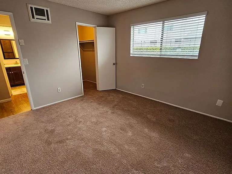 Del Mar Apartment Homes — Photo 30
