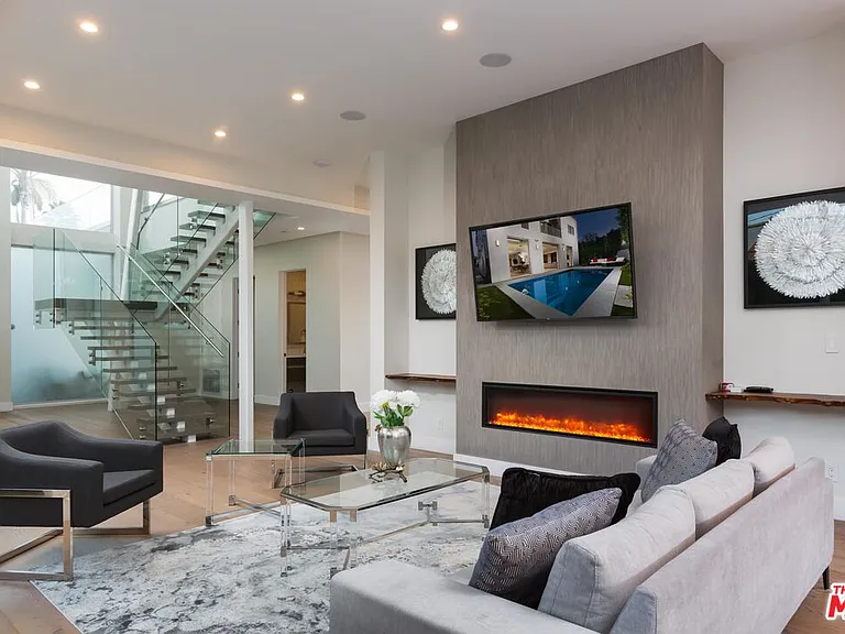 721 N Spaulding Ave — Photo 5