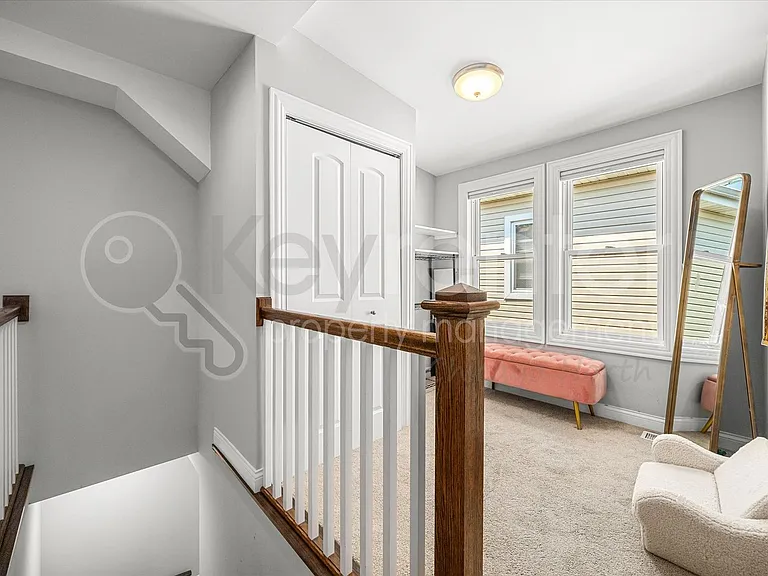 4230 N Oriole Ave — Photo 5